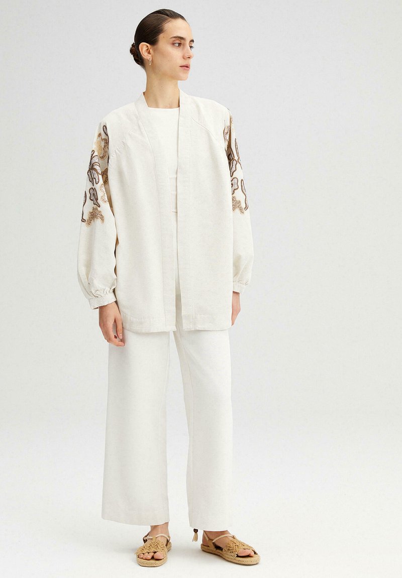Touché Privé EMBROIDERED - Suvejakk - natural