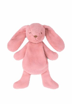 Jouet en peluche rose doux en forme de lapin avec de longues oreilles tombantes, un petit nez marron et des traits du visage simples, sur fond blanc.