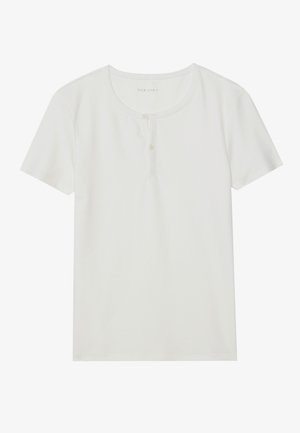 T-shirt blanc à manches courtes en coton doux avec un col rond, doté d'une patte de boutonnage avec trois boutons sur le devant.