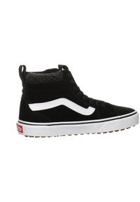 Zapatillas altas negras de ante con una franja lateral blanca, forro de piel de lana gris y suelas de goma blanca con un patrón de agarre texturizado.