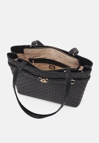 Borsa tote nera realizzata in materiale testurizzato, con hardware in tonalità oro, motivo-logo impresso e un ampio interno con più scomparti.