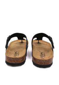 Zwarte sandalen met een kurken voetbed, verstelbare bandjes en een getextureerde rubberen zool. Eenvoudig ontwerp met een gladde bovenkant en merknaam op de binnenzool.