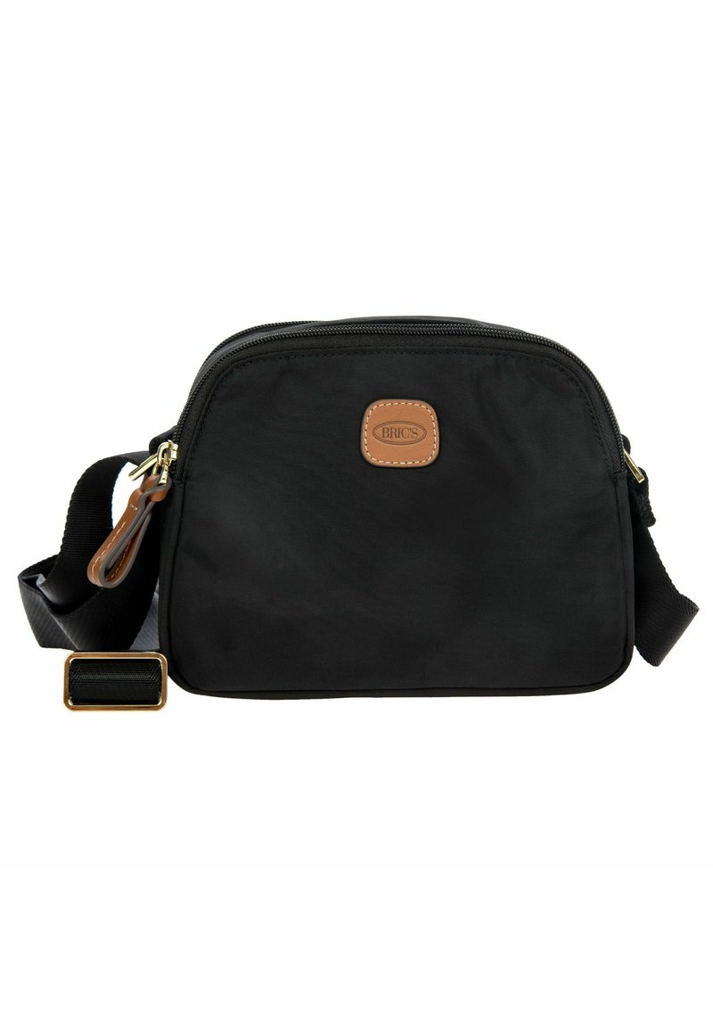 Borsa a tracolla nera in nylon con apertura superiore con zip, patch in pelle naturale con logo, tracolla regolabile e accenti in hardware dorato. Design compatto e rettangolare.