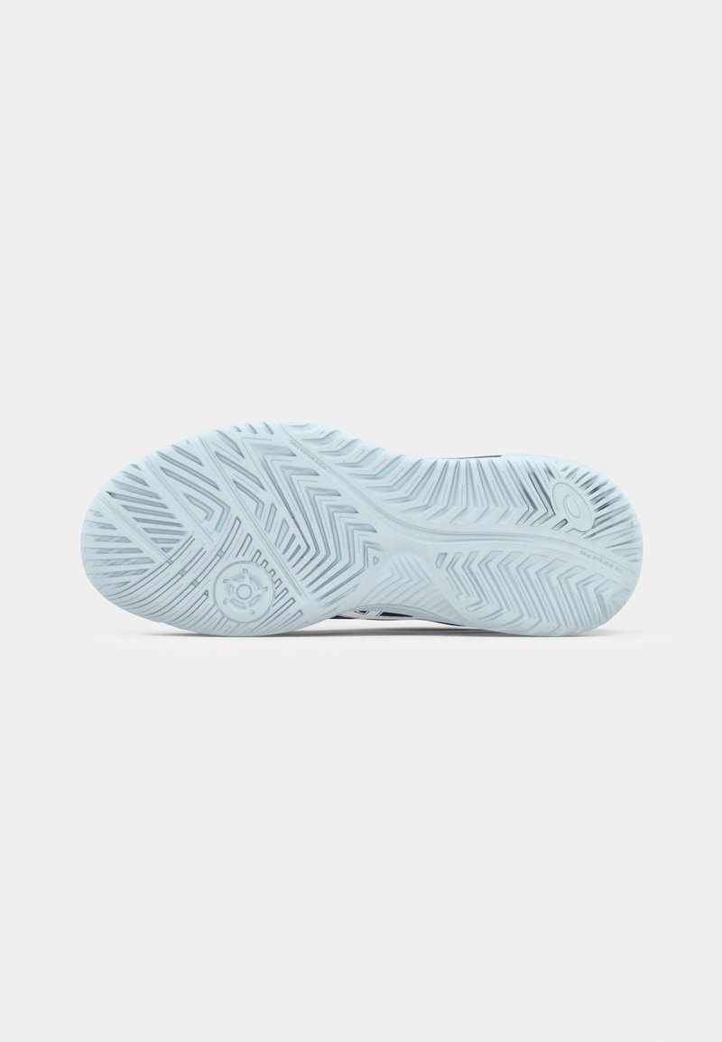 Semelle de chaussure en caoutchouc bleu clair texturé avec un motif en zigzag et circulaire pour l'adhérence. Finition lisse sans marque visible.