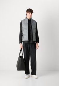 BOSS THOR - Brezrokavnik - dark beige