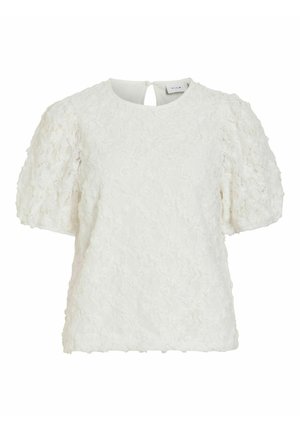 Blouse blanche à manches courtes avec texture florale, manches bouffantes et fermeture à bouton avec ouverture en forme de goutte à l'arrière du col.