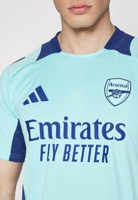 adidas Performance ARSENAL TIRO 24 - Camiseta de fútbol - clear aqua