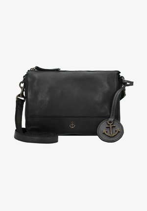 Schwarze Leder-Crossbody-Tasche mit einem Reißverschluss, strukturierter Oberfläche, einem Anker-Emblem und einem abnehmbaren runden Charm.