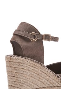 FRED MARTIN COLLECTION BARI - Platform sandals - taupe suede