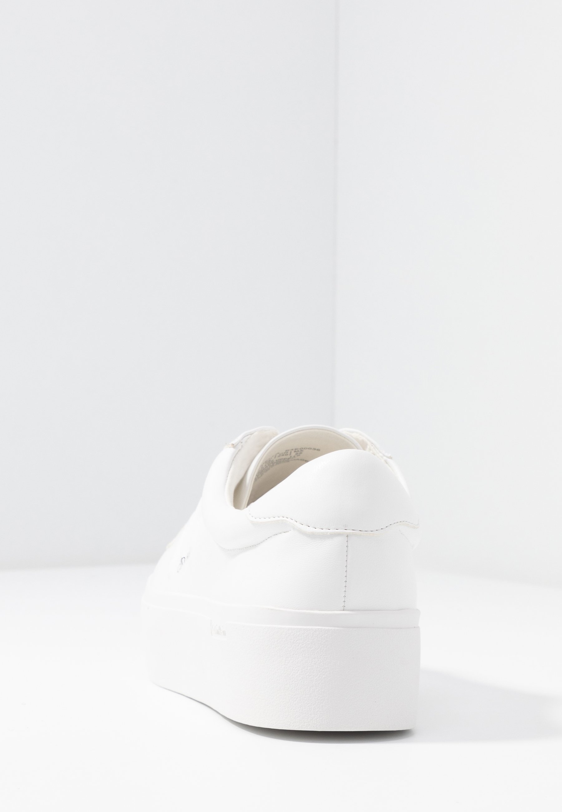 Sneakers CALVIN KLEIN - Jamella B4E00036 White - Sneakers - Chaussures  basses - Femme | chaussures.fr