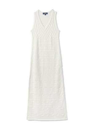 Vestido largo de punto blanco sin mangas con escote en V y patrón de punto trenzado texturizado, con etiqueta OVS en el escote.