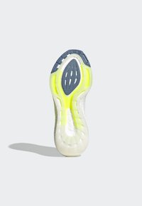 adidas Performance ULTRABOOST 22 biały