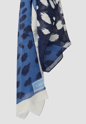 Blauer Schal mit abstraktem Muster in verschiedenen Farbtönen, aus leichtem, durchscheinendem Material und einem weißen Rand mit einem Markenetikett.