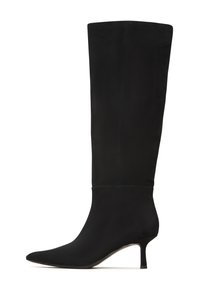 Bota negra hasta la rodilla en suave ante con puntera afilada y un delgado tacón de aguja. Presenta un diseño limpio y mínimos acentos de hardware.