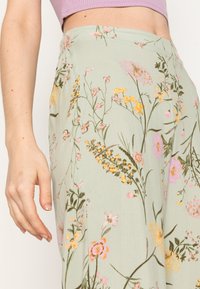 Vero Moda VMSIMPLY EASY WIDE PANT - Calças - desert sage