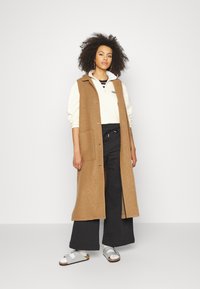 adidas Originals CROPPED - Flisinis džemperis - white