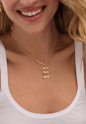Singularu, CHIC LETTER XL E - Collar - letter e