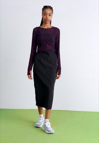Puma DARE TO LONG SLEEVE TEE - Langarmshirt - midnight plum