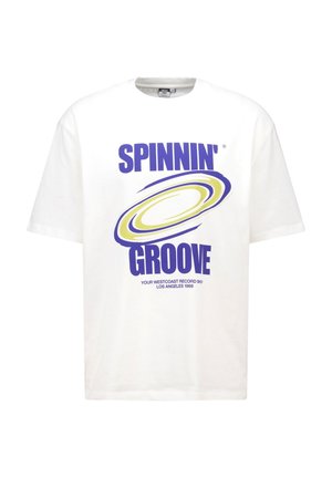 T-shirt bianco in cotone con un audace testo grafico blu e giallo "SPINNIN' GROOVE" e un design circolare. Maniche corte, vestibilità comoda.