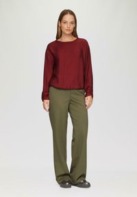 s.Oliver MET ELASTISCHE ZOOM - Blouse - rubinrot
