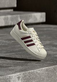 Επιλέχθηκε, off white/maroon/gold-coloured metallic