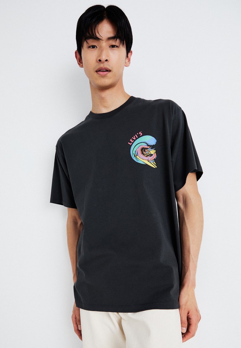 Levi's® VINTAGE FIT GRAPHIC - T-shirts med print - pirate black