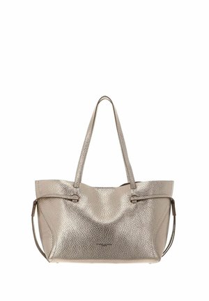 Sac fourre-tout en cuir texturé métallique avec deux sangles d'épaule et une forme rectangulaire légèrement affaissée.