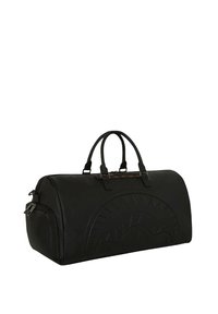 Bolsa de viaje negra hecha de material sintético texturizado, con un diseño de dientes de tiburón en la parte delantera, asas dobles y un bolsillo con cremallera en el lateral.