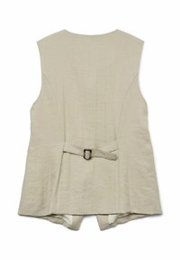 Béžová vesta bez rukávov s nastaviteľným zadným remienkom a prackou, vyrobená z textúrovaného materiálu, zobrazená položená, ukazujúca zadnú stranu.