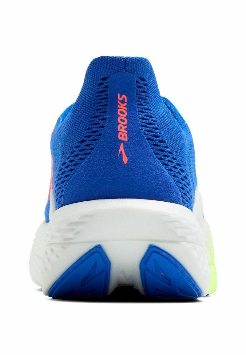 Zapatilla deportiva azul con parte superior de malla, logo prominente de Brooks en naranja, mediopie de textura blanca y acentos verdes en la suela exterior.