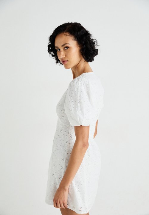 Forever New VEANNE EMBROIDERED - Day dress - white - Zalando.co.uk