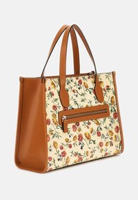 Borsa a tracolla in pelle marrone chiaro con parte frontale in tessuto floreale, dotata di una tasca con zip e due manici robusti. Forma rettangolare. Il motivo floreale include fiori gialli e rosa.