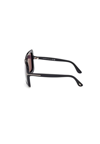Gafas de sol negras con un diseño elegante y angular, que cuentan con lentes oscuros y herrajes acentuados en dorado en las patillas. Fabricadas en Italia.
