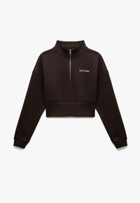 Czarny, skrócony sweatshirt z wysokim kołnierzem i pół-zamkiem z przodu. Posiada ściągacze przy mankietach i u dołu; zawiera biały napis „Nie dzisiaj!” na piersi.