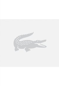 Γκρι λογότυπο κροκοδείλου με τριγωνικά μοτίβα στην πλάτη και λεπτομερή μουσούδα, τοποθετημένο σε λευκό φόντο. Διαθέτει λεία υφή.