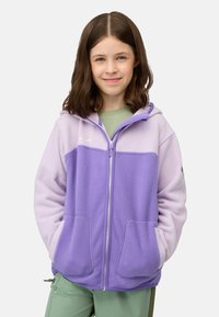 Giacca a felpa con cappuccio in viola chiaro e scuro con zip frontale, tasche laterali e logo sul petto. Texture morbida, vestibilità comoda.