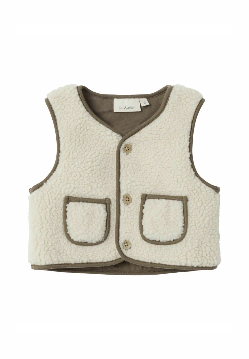 Fleece-Weste mit einem cremefarbenen Körper, braunem Bündchen und zwei Fronttaschen. Verfügt über einen Knopfverschluss und eine weiche, strukturierte Oberfläche.