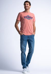 Petrol Industries MARINER - Camiseta estampada - red brick