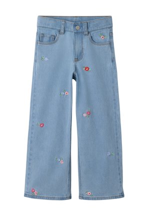 Lyseblå denimjeans med en afslappet pasform, dekoreret med blomsterbroderi i rødt, pink og blåt, der pynter foran og på lommerne.