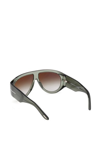 Lunettes de soleil aviateur translucides gris élégant avec verres dégradés marron et branches épaisses, inclinées pour montrer les détails de la marque intérieure.
