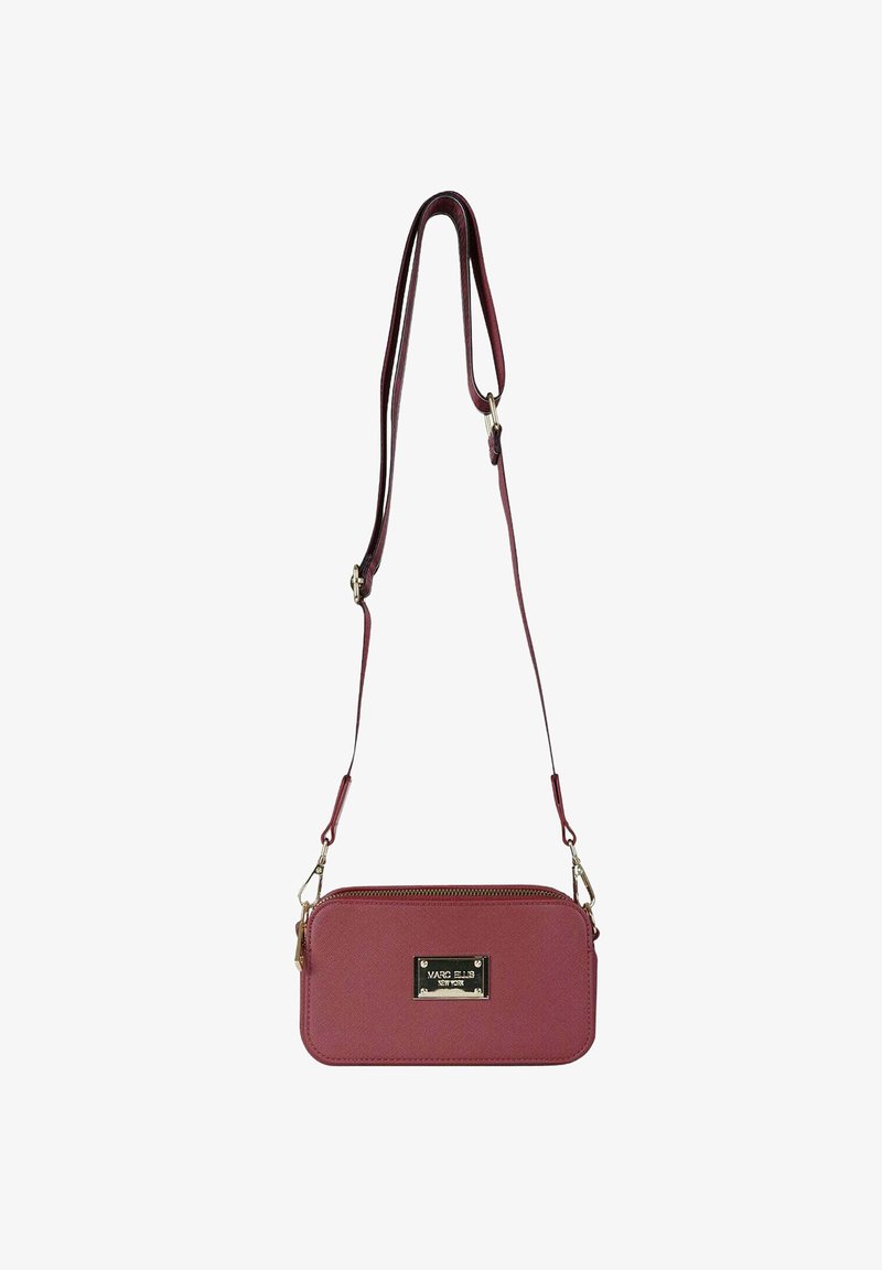 Piccola borsa a tracolla rossa in pelle testurizzata, con chiusura a zip, tracolla regolabile e una targhetta del marchio in tonalità oro sulla parte anteriore.