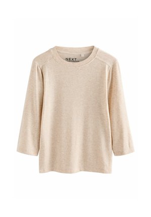 Beige pika pikad käised T-särk, mis on valmistatud tekstureeritud kangast, ümmarguse kaelusega ja raglan käistega; eripära on peene vertikaalne mustriline. 