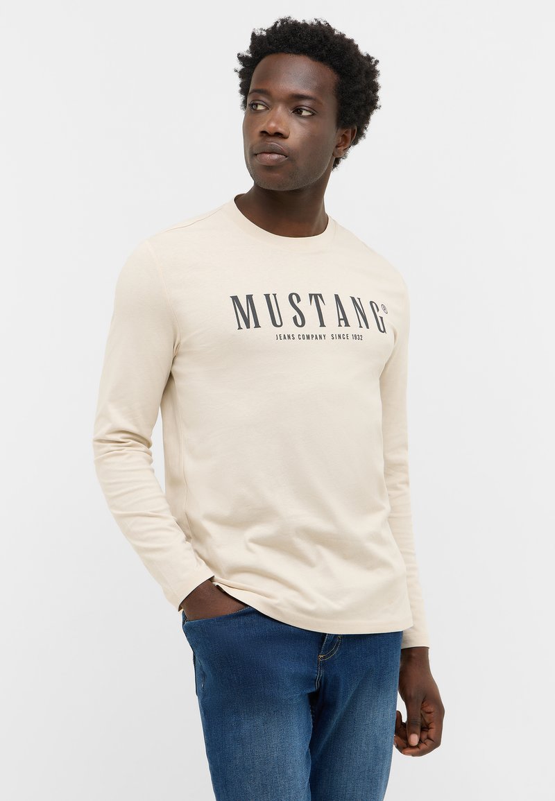 mustang Longsleeve bruin