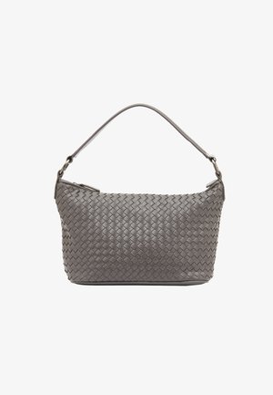 Graue gewebte Lederumschlagtasche mit einem geschwungenen Griff, die ein kompliziertes Muster und einen Reißverschluss hat. Glatte Textur mit einer strukturierten Form.
