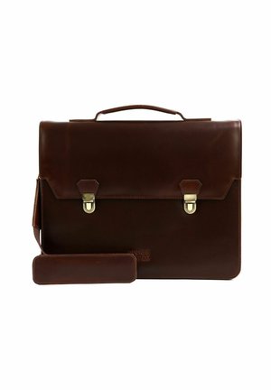Malette en cuir marron avec des fermoirs dorés, poignée attachée et bandoulière détachable, positionnée sur un fond blanc.