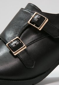 Pier One Nilkkurit - black