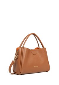 Sac à main en cuir marron avec un design structuré, deux poignées supérieures, et un intérieur orange contrastant. Doté de quincaillerie dorée et de marquage.