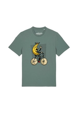 Grünes T-Shirt mit einem Cartoon von einer lächelnden Banane, die ein Fahrrad mit Bagel-Rädern fährt und mit einer Hand winkt.