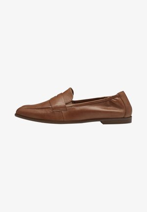 Braune Lederloafers mit flacher Sohle, einem gestickten Design und einem dezenten oberen Riemen. Glatte Textur, klassischer Schnitt.
