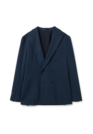 Marineblauwe dubbelgebreide blazer met pieklapels, zes knopen, twee grote voorzakken en een borstzak, plat gelegd op een witte achtergrond.